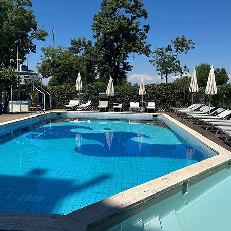 Hotel President Lido di Jesolo Bagian luar foto