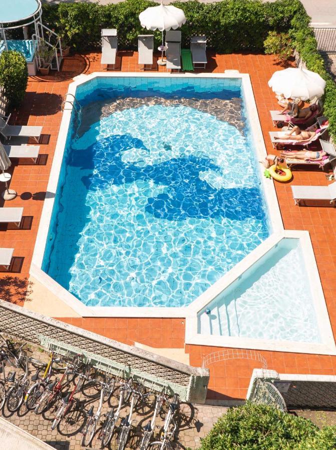 Hotel President Lido di Jesolo Bagian luar foto