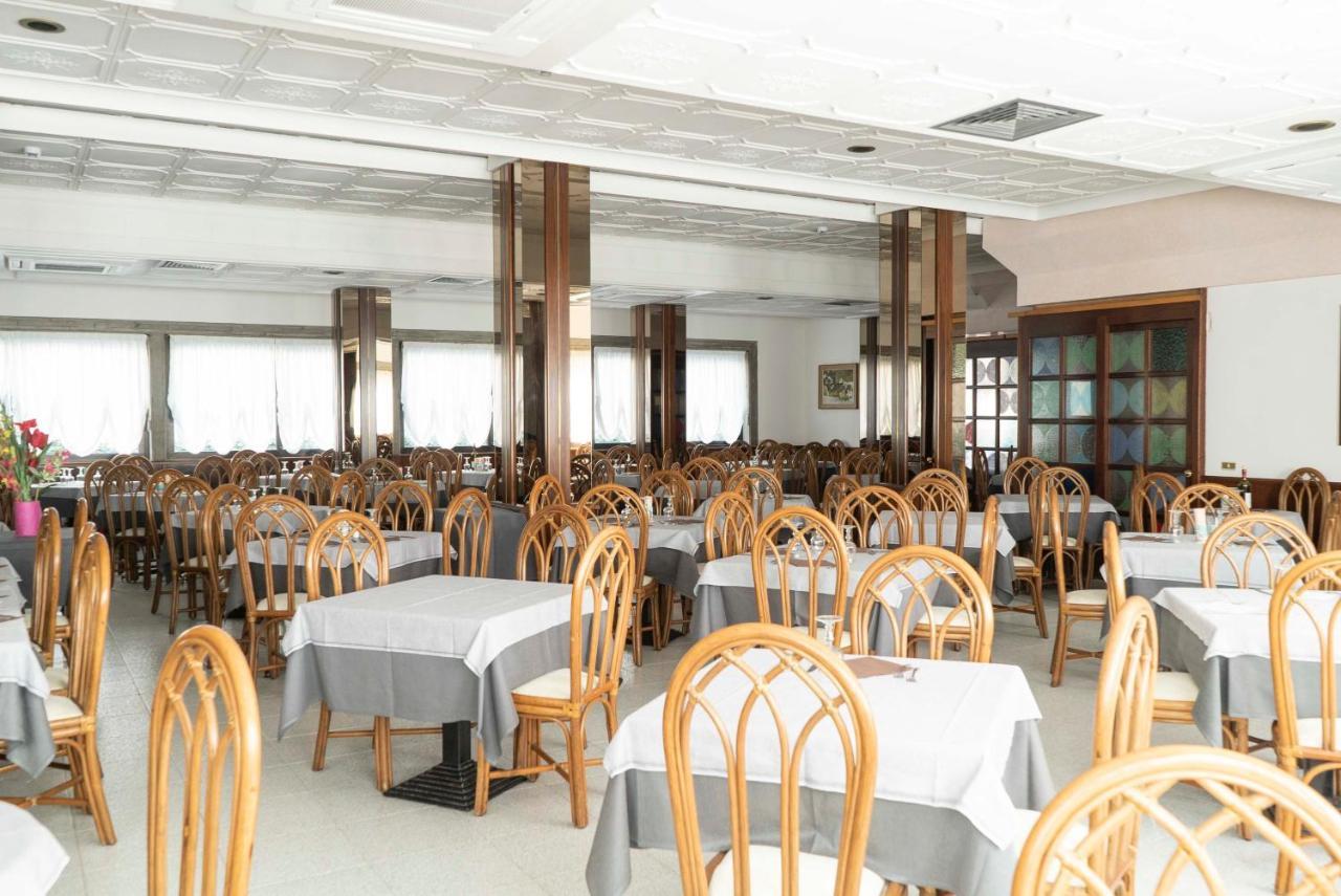 Hotel President Lido di Jesolo Bagian luar foto