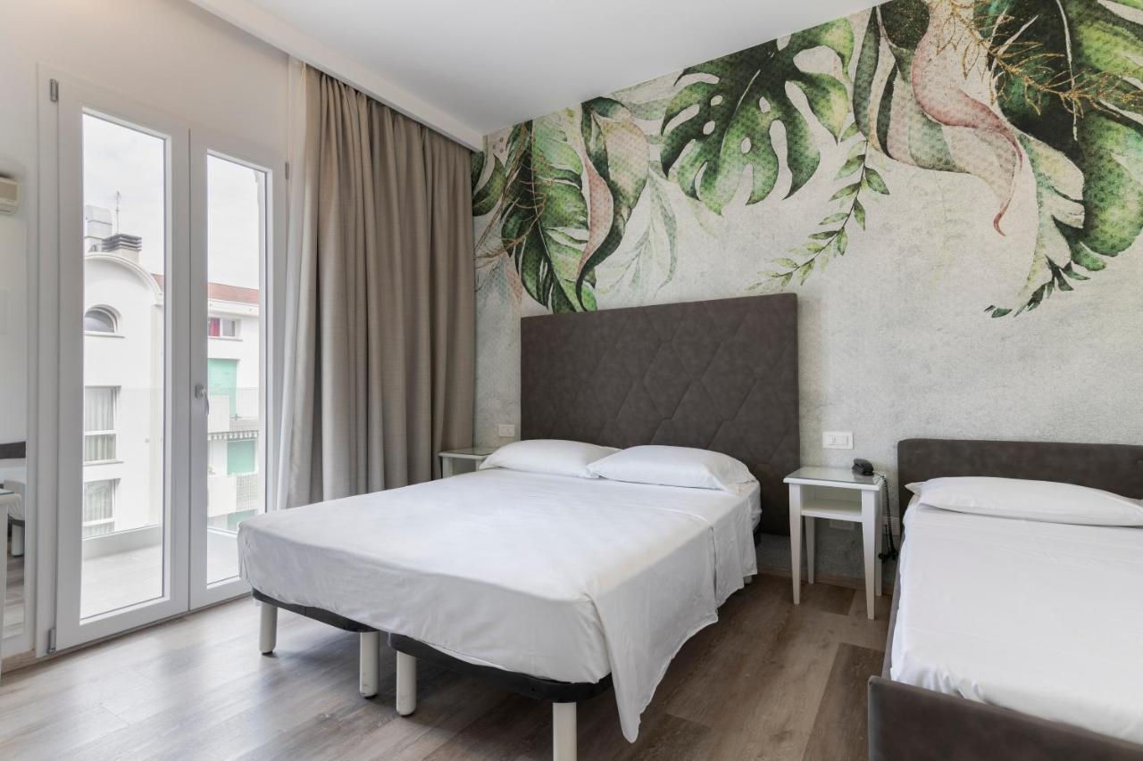 Hotel President Lido di Jesolo Bagian luar foto