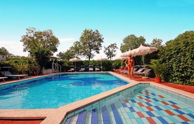 Hotel President Lido di Jesolo Bagian luar foto