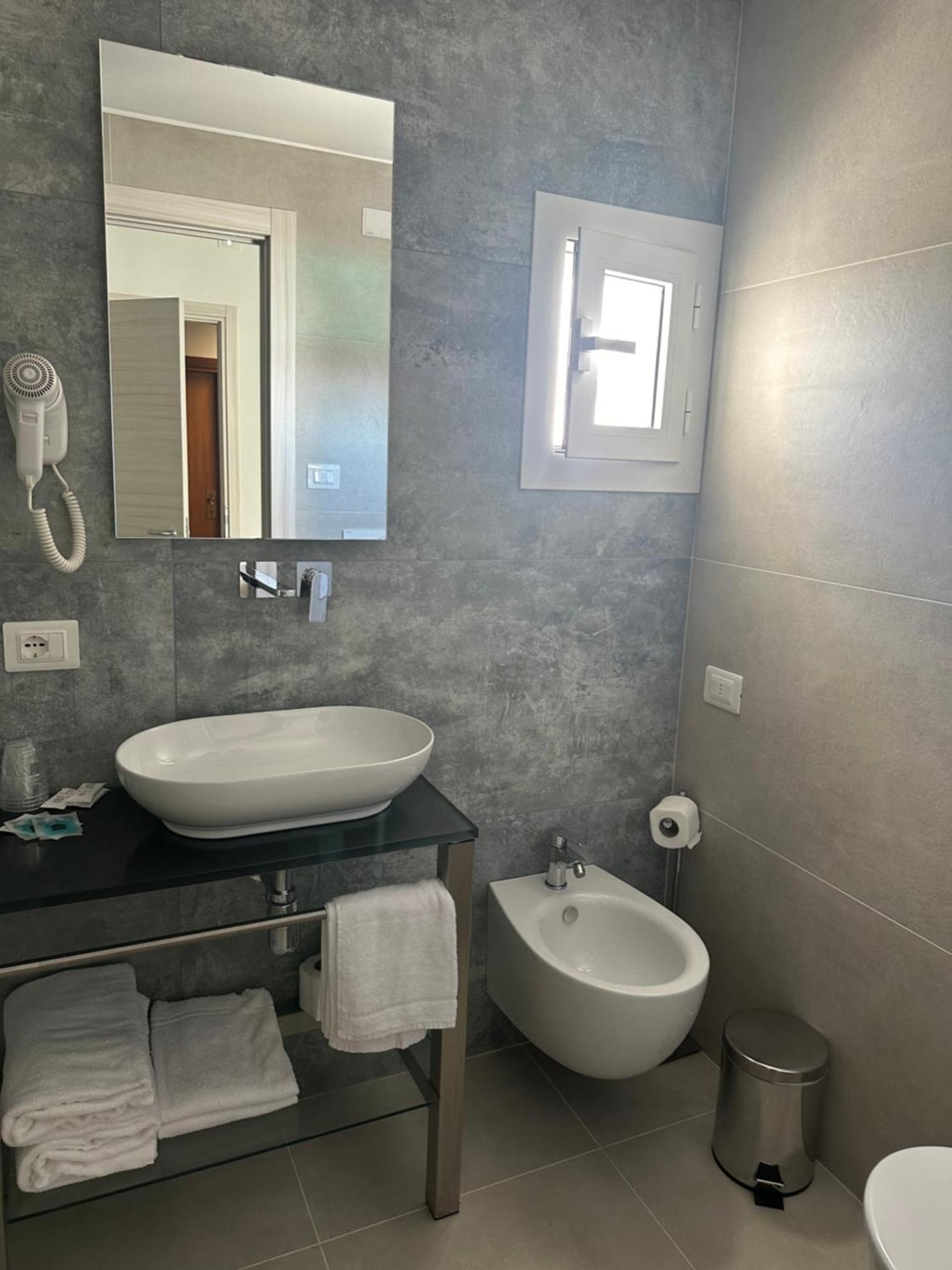 Hotel President Lido di Jesolo Bagian luar foto