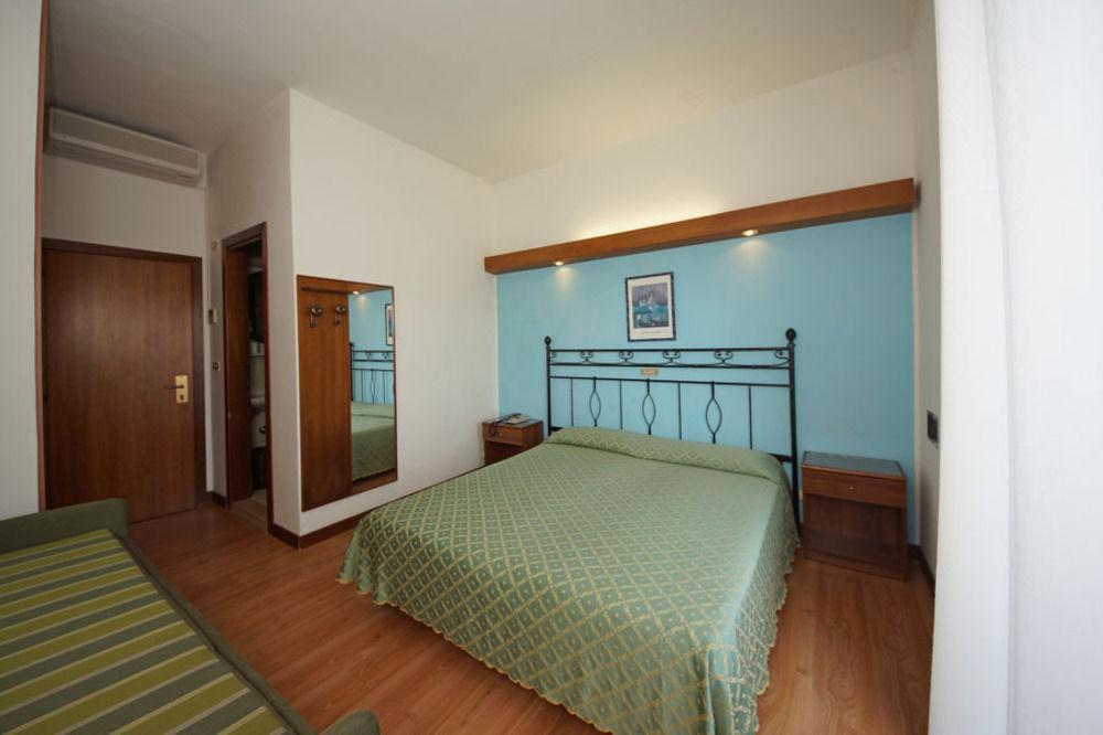 Hotel President Lido di Jesolo Bagian luar foto