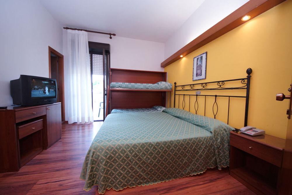 Hotel President Lido di Jesolo Bagian luar foto